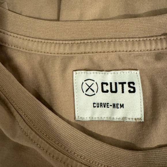 Cuts Long Sleeve Crew Curve Hem Signature Fit - Picture 5 of 5